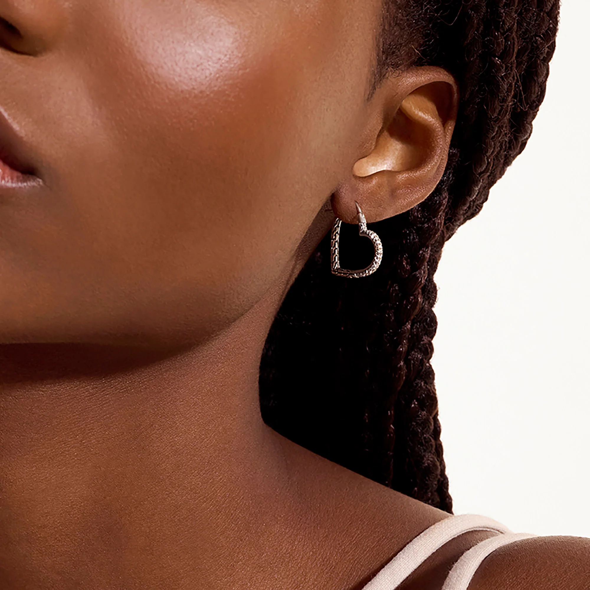 JH Essential Heart Hoop Earrings, Sterling Silver, Diamonds, 21MM|EBP989682DI - Image 4
